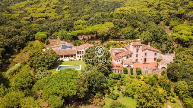 Casa en venta en Sant Andreu de Llavaneres irrepetible "La Lloreda".