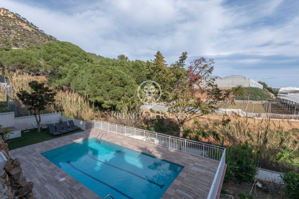 Exclusiva casa en venda amb piscina privada, sauna i spa color teràpia