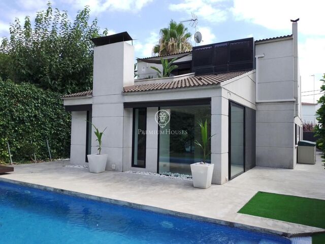 Moderna casa con piscina a escasos metros de la playa de Castelldefels