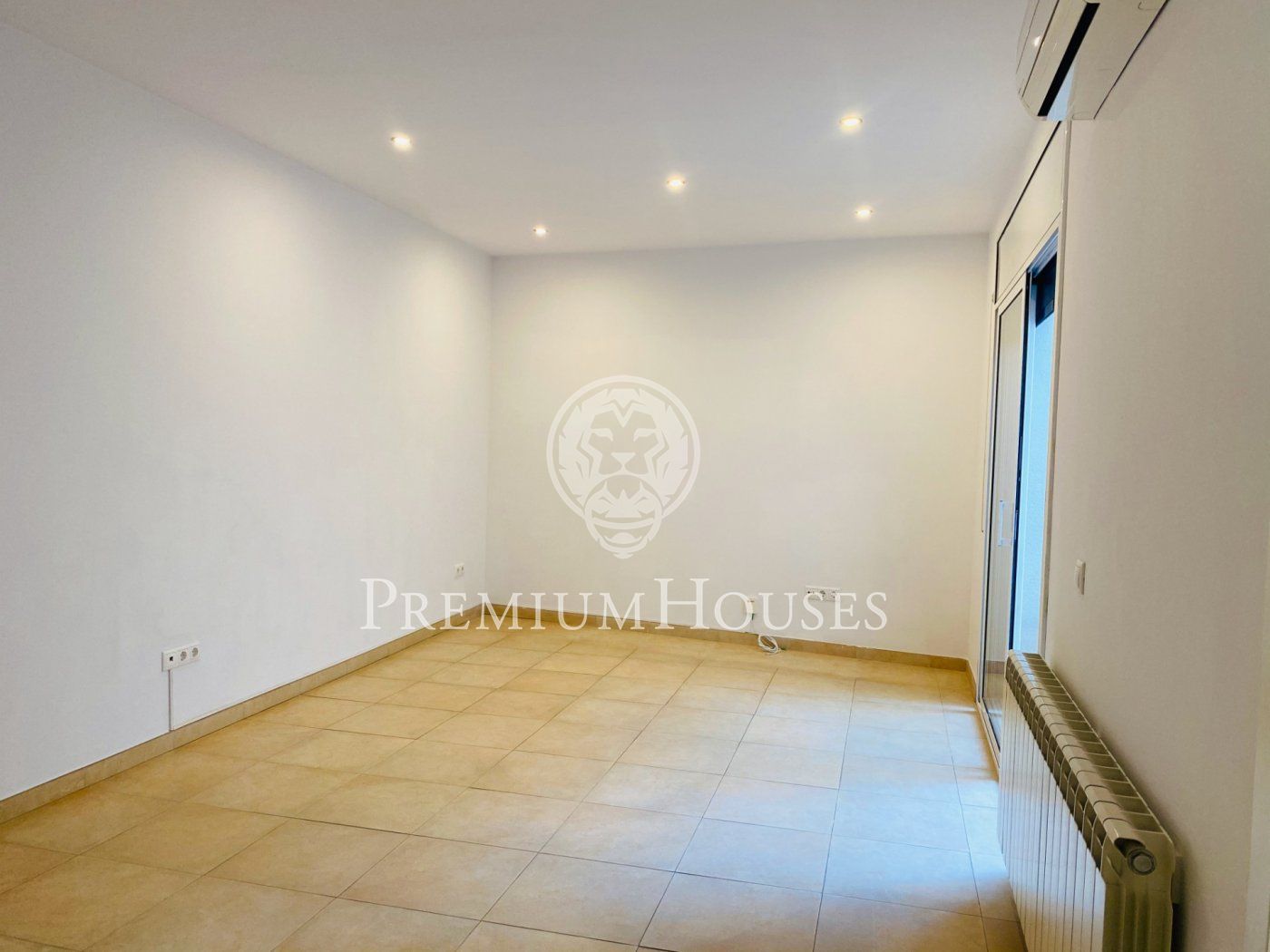 Planta baixa de lloguer amb pati interior i en bon estat a Sitges