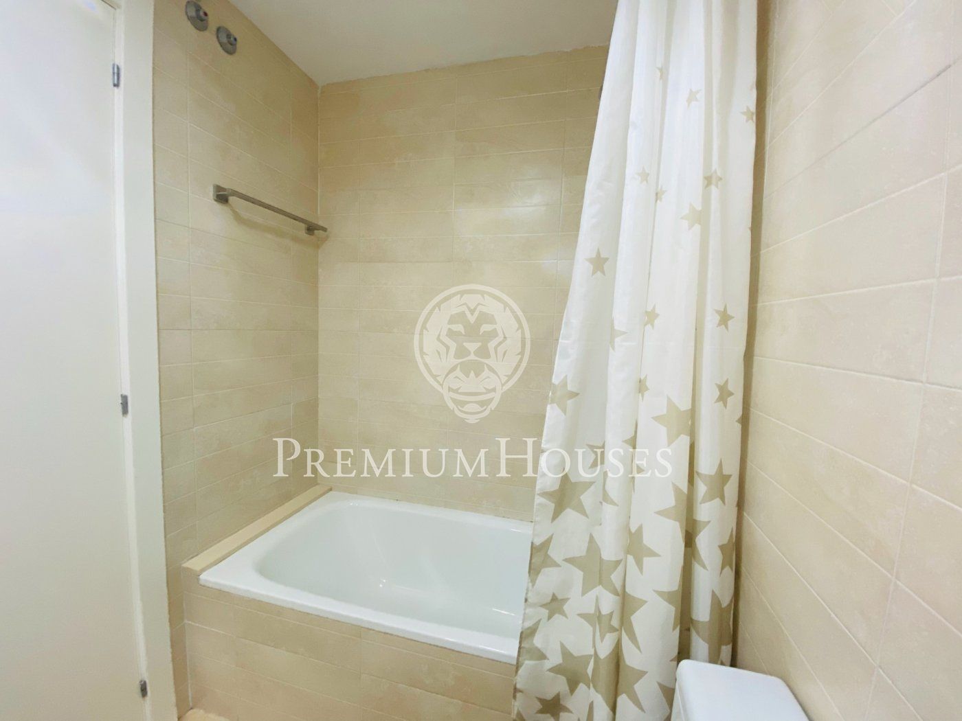 Planta baixa de lloguer amb pati interior i en bon estat a Sitges