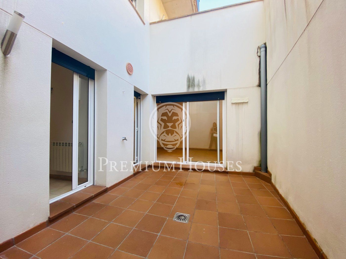 Planta baixa de lloguer amb pati interior i en bon estat a Sitges