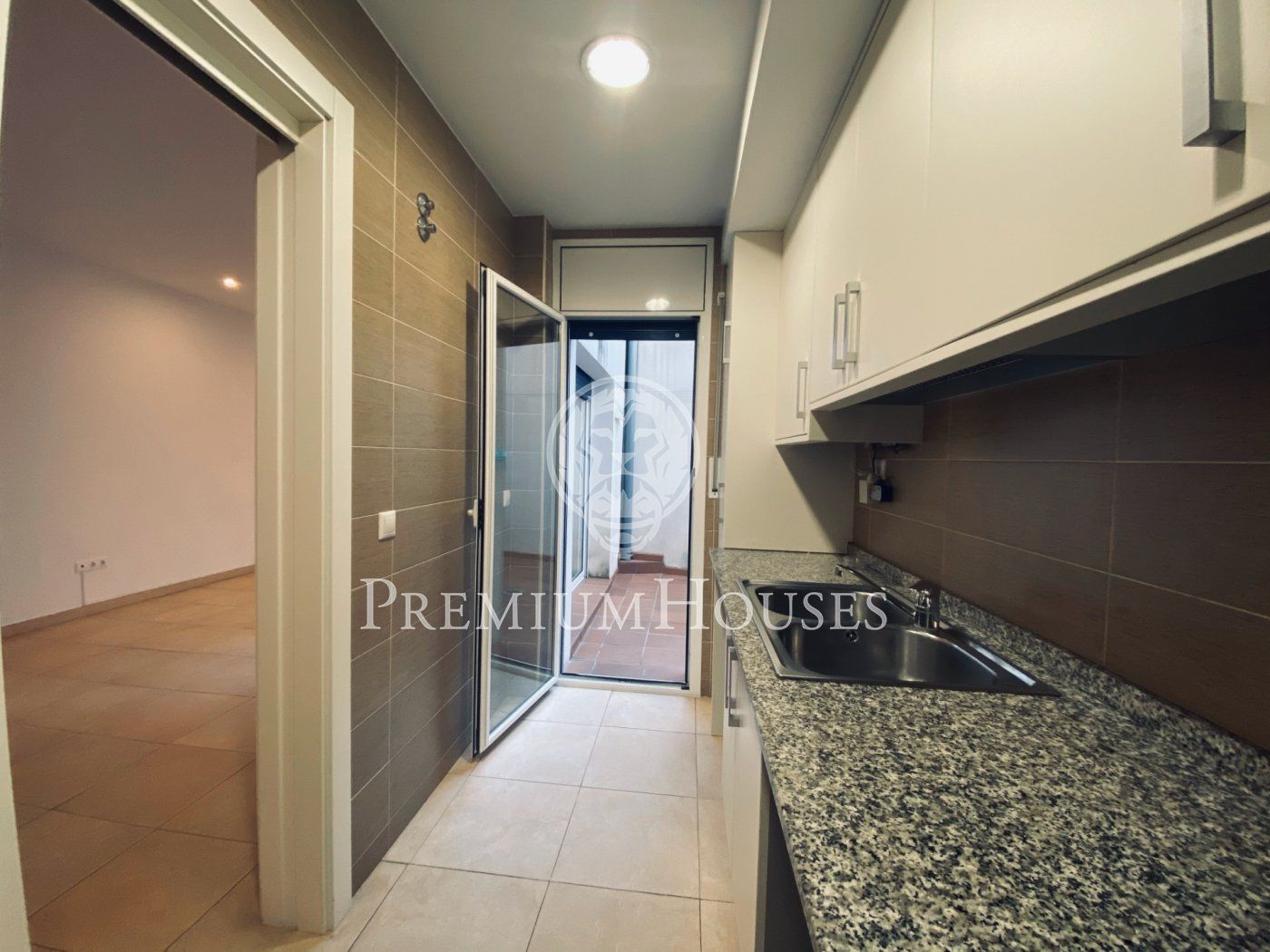 Planta baixa de lloguer amb pati interior i en bon estat a Sitges