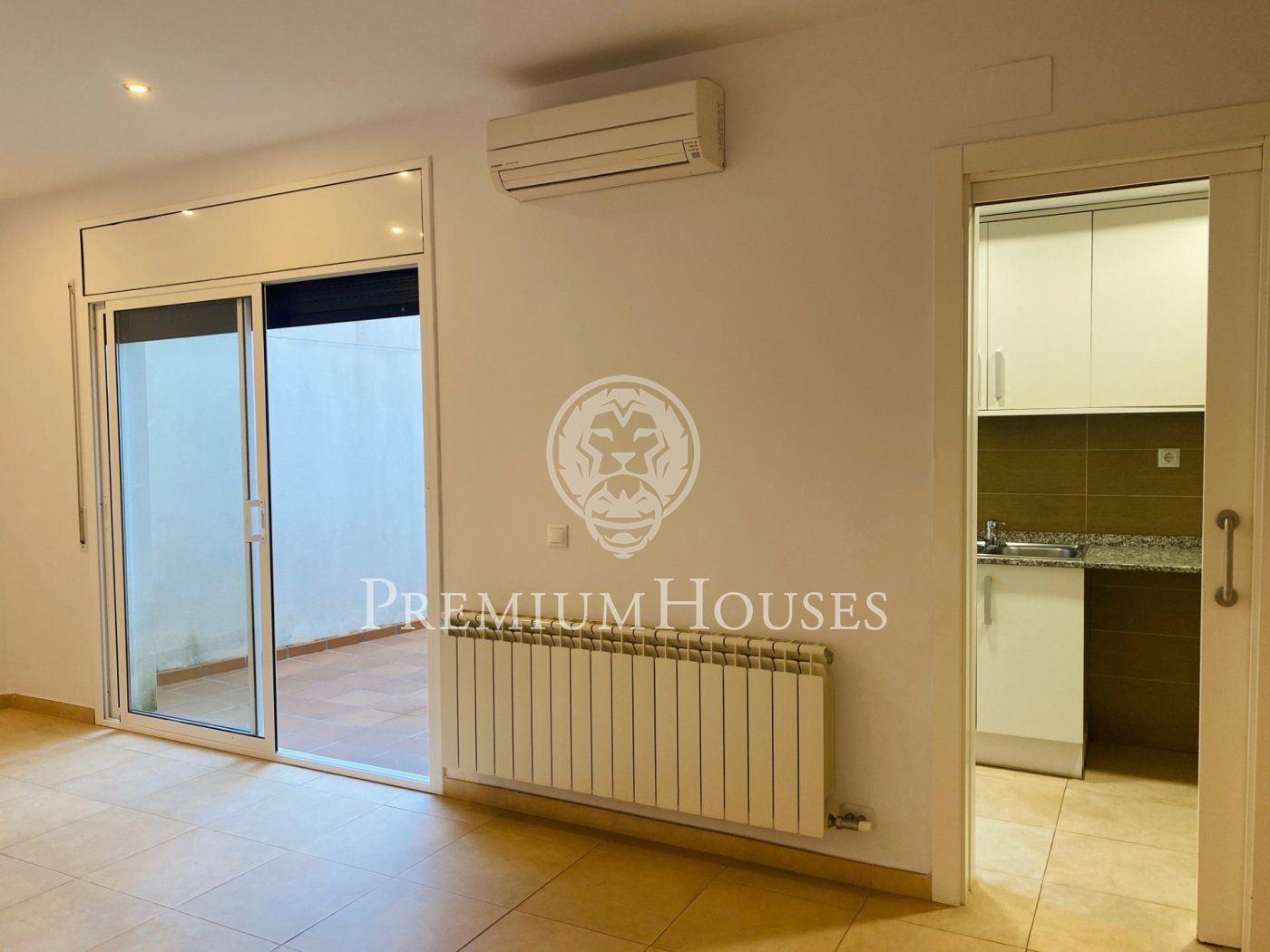 Planta baixa de lloguer amb pati interior i en bon estat a Sitges