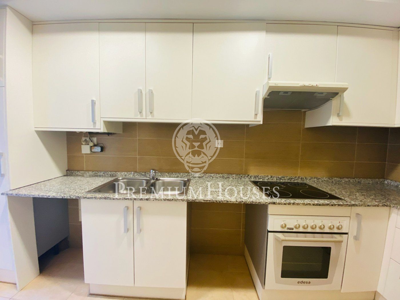 Planta baixa de lloguer amb pati interior i en bon estat a Sitges