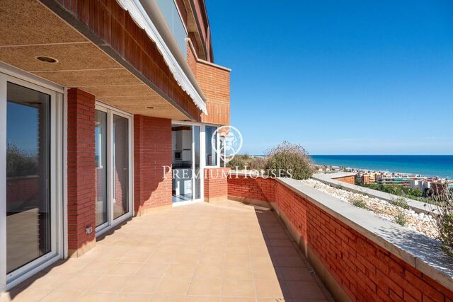 Duplex penthouse with fantastic sea views in Les Botigues de Sitges - Castelldefels