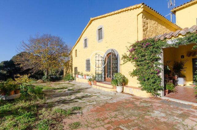 Farmhouse for sale with spectacular views in Vilassar de Dalt.