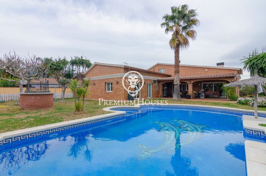Espectacular casa en venda amb piscina a Cabrera de Mar, en planta, elegant i pràctica.
