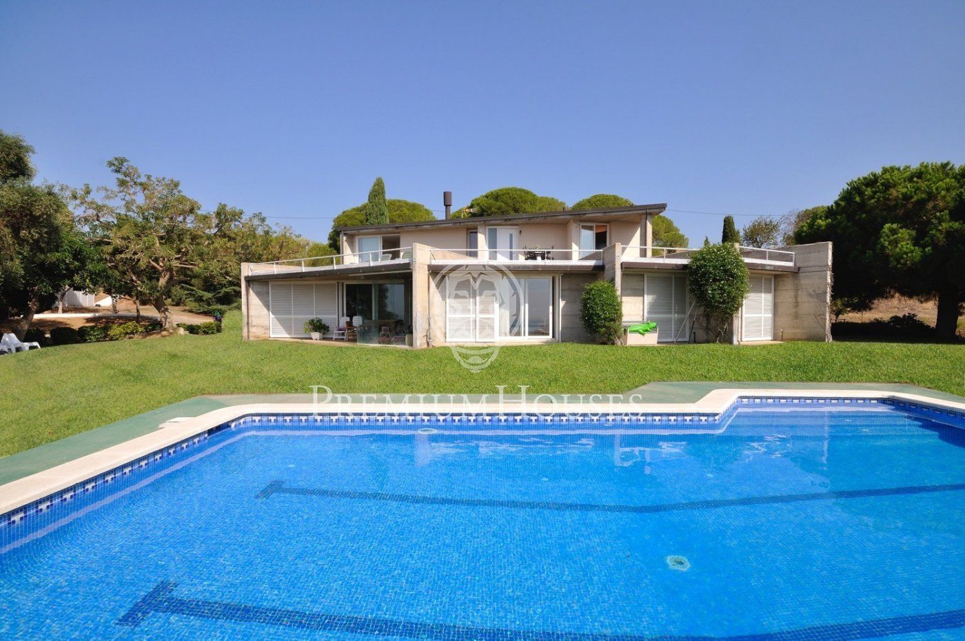 Casa de 440 m² con piscina y vistas en venta en Mataró Premium Houses