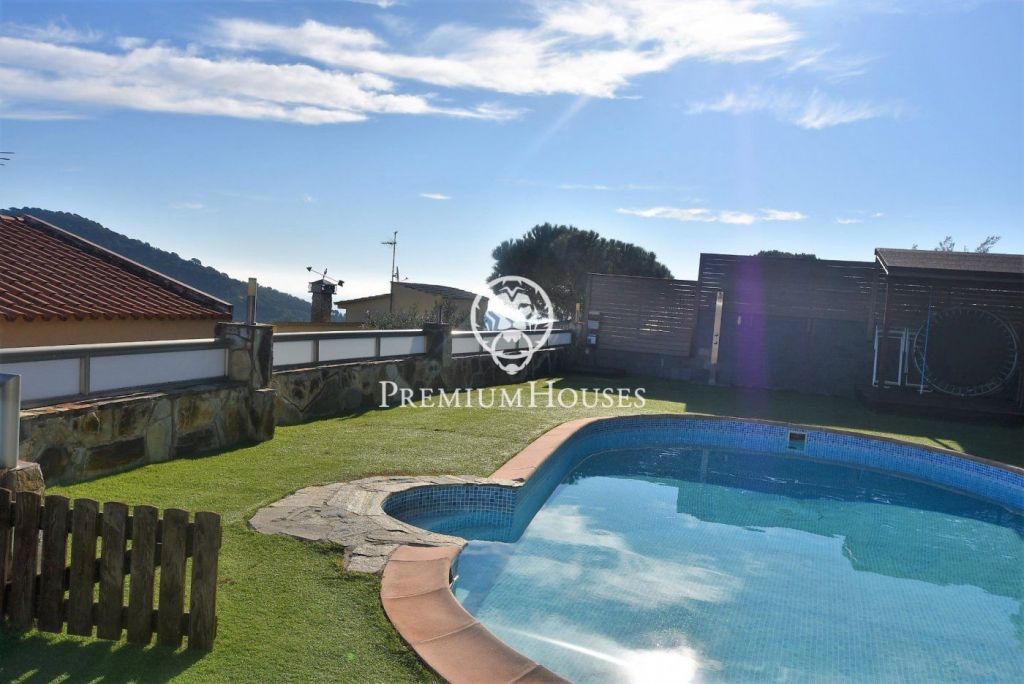Casa en venda amb piscina i vistes a la mar a Castellar d'Índies