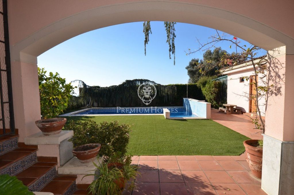 Casa amb piscina en venda amb vistes espectaculars a Alella