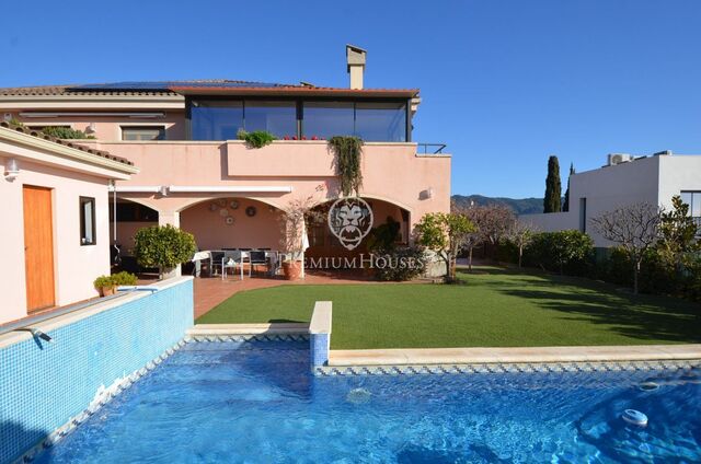 House with pool for sale with spectacular views in Alella