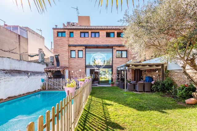 House for sale with swimming pool in the centre of Argentona