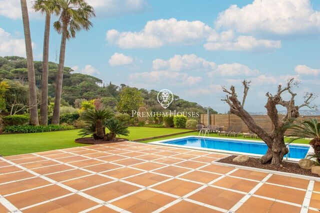 Detached house for sale with pool in Mataró