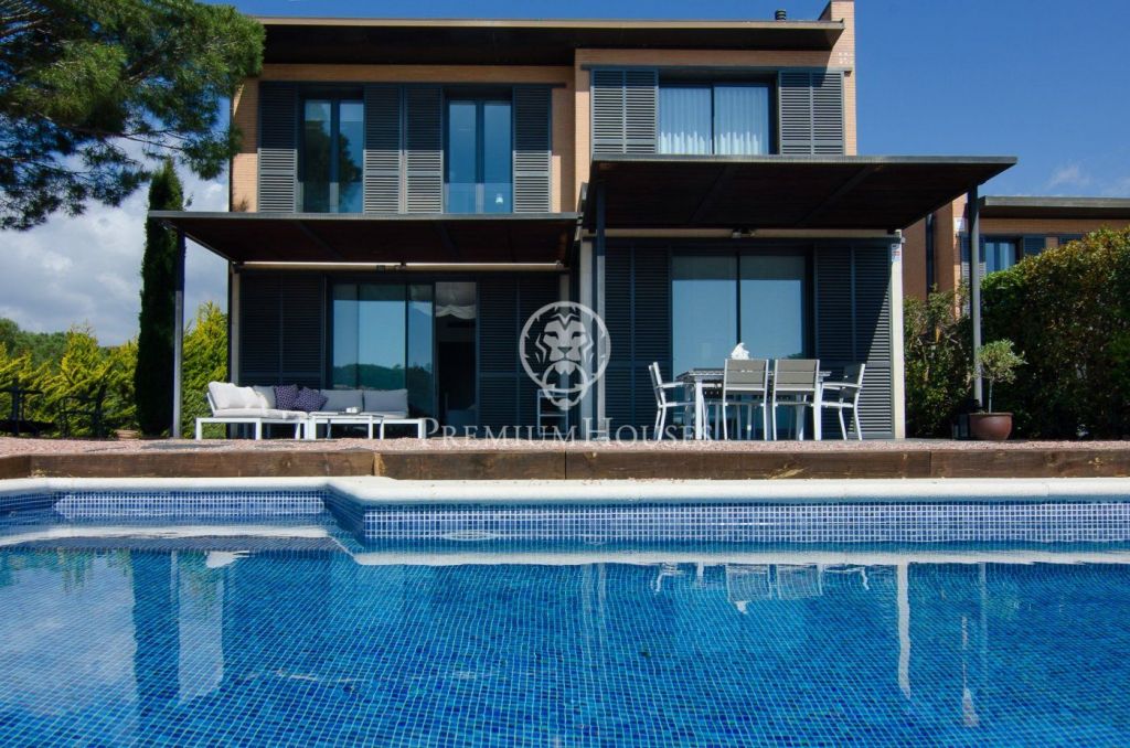 Espectacular casa en venta con vistas al mar en La Levantina, Sitges