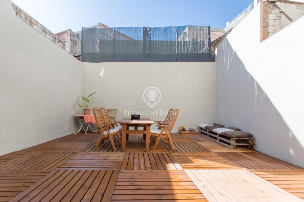 Casa en venda a punt d'estrenar amb garatge doble i piscina a Calella
