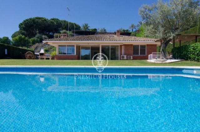 Casa en venta con sabor mediterráneo y piscina en Sant Andreu de Llavaneres