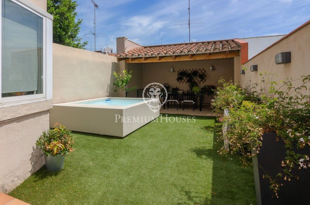 Encantadora casa en venta en el centro de Mataró con piscina, zona Valldemia