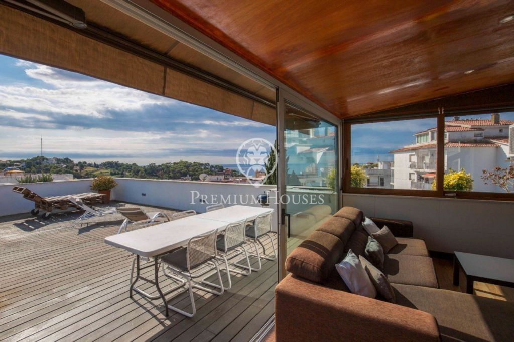Ático en venta con impresionantes vistas al mar con gran terraza privada en Lloret de Mar