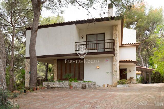 Casa amb terreny a la venda a La Mora