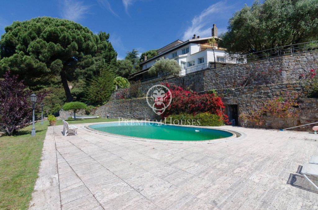 Dos villas en venta con parcela de 8.134 m2 y vistas espectaculares en Sant Andreu de Llaveneres