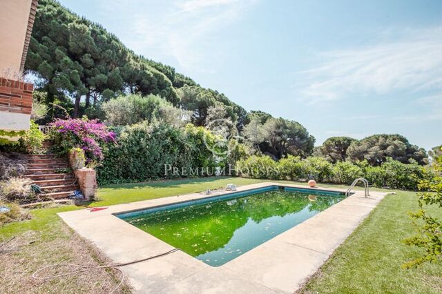 Casa en venta de una sola planta con piscina en Sant Andreu de Llavaneres – Rocaferrera