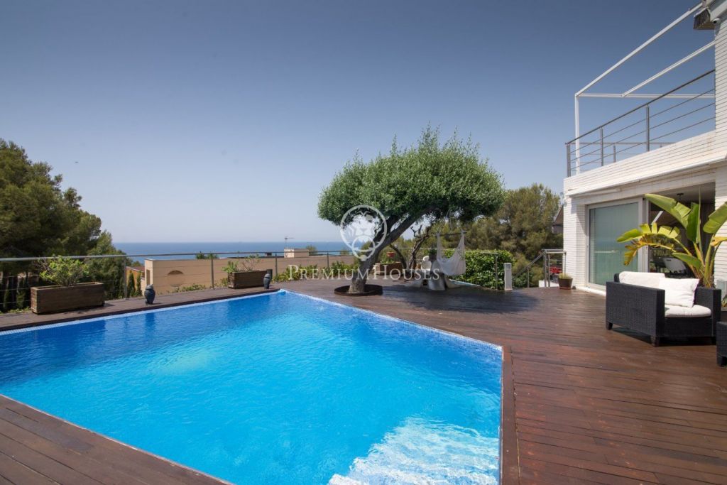 Casa con vistas al mar y piscina en La Mora, Tarragona