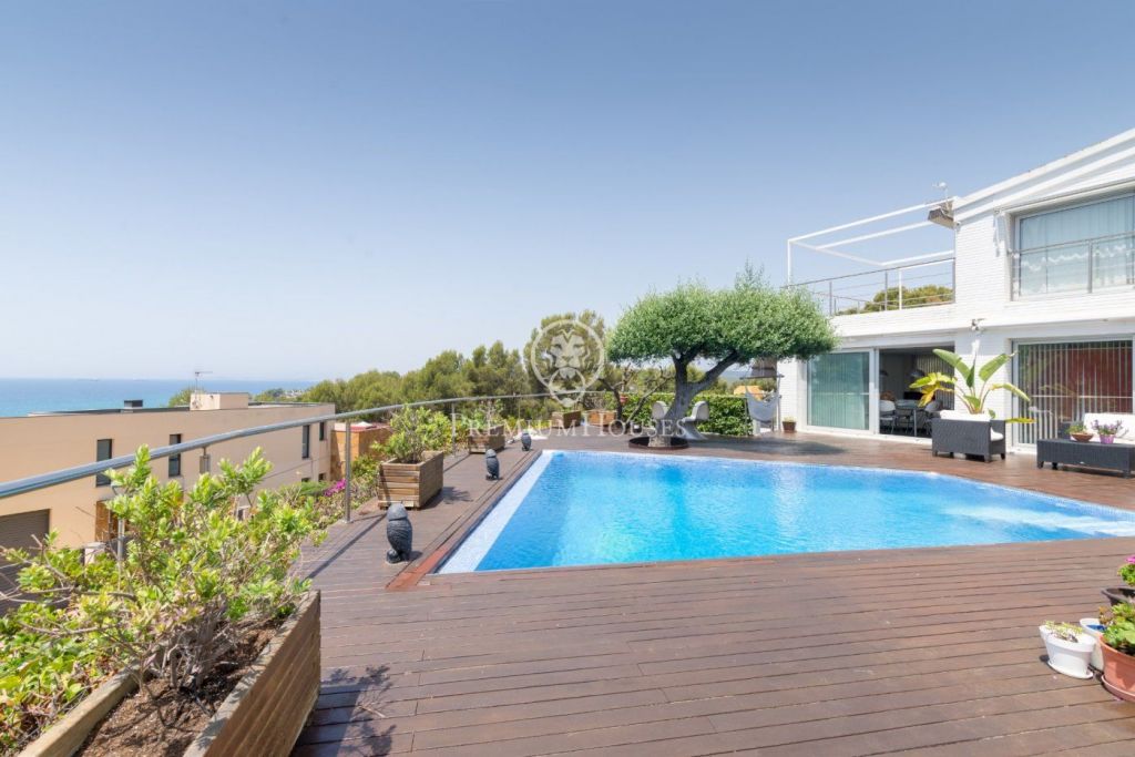 Casa con vistas al mar y piscina en La Mora, Tarragona