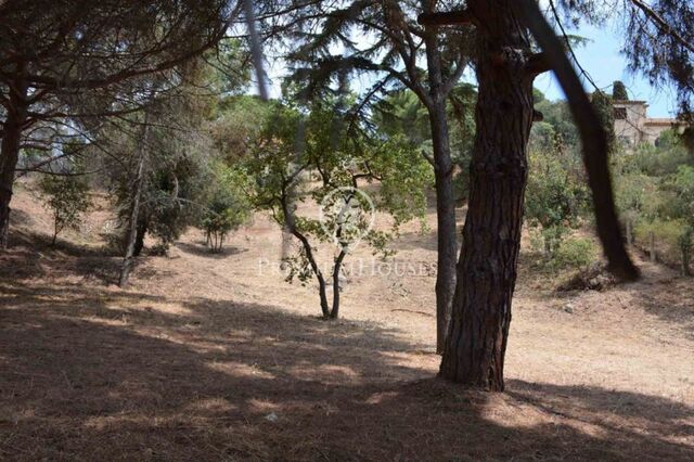 Terrain à vendre avec vues sur la mer à Can Quirze