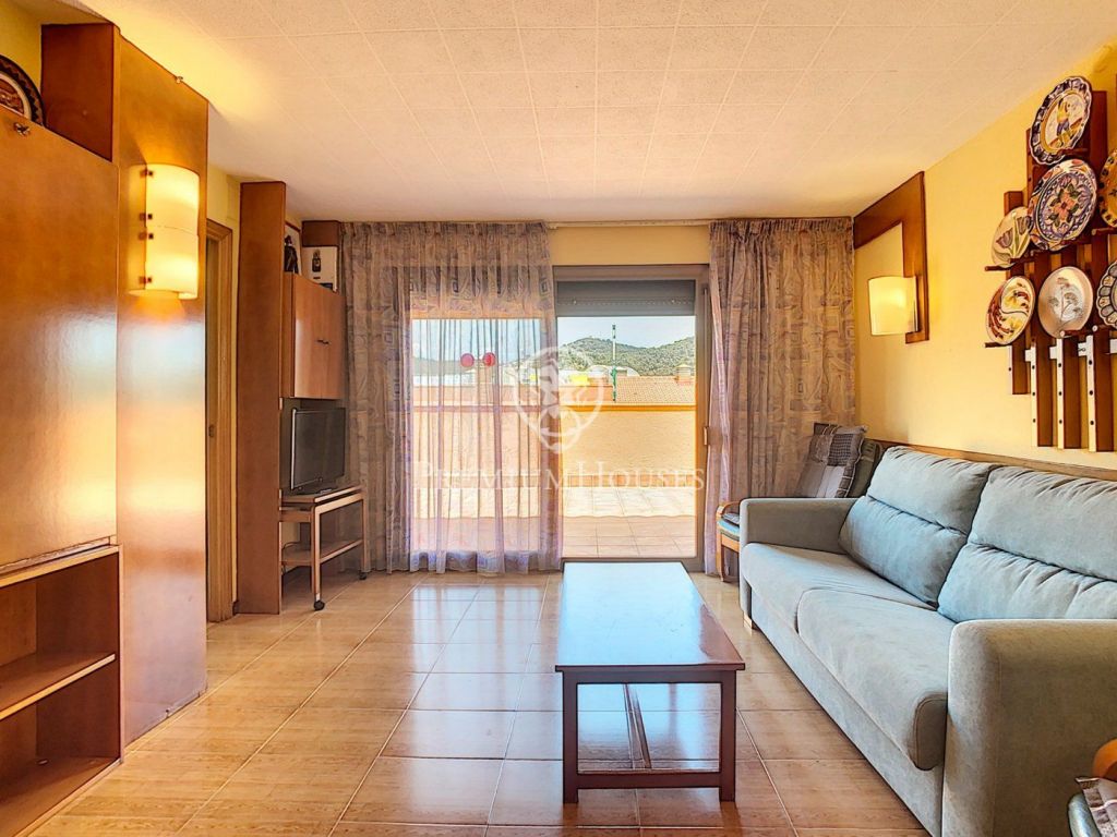 Àtic en venda amb vistes al mar i terrassa de 140 m² a Santa Susanna