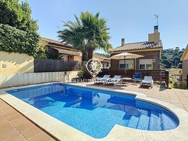 Casa en venda amb piscina i ascensor a Pineda de Mar
