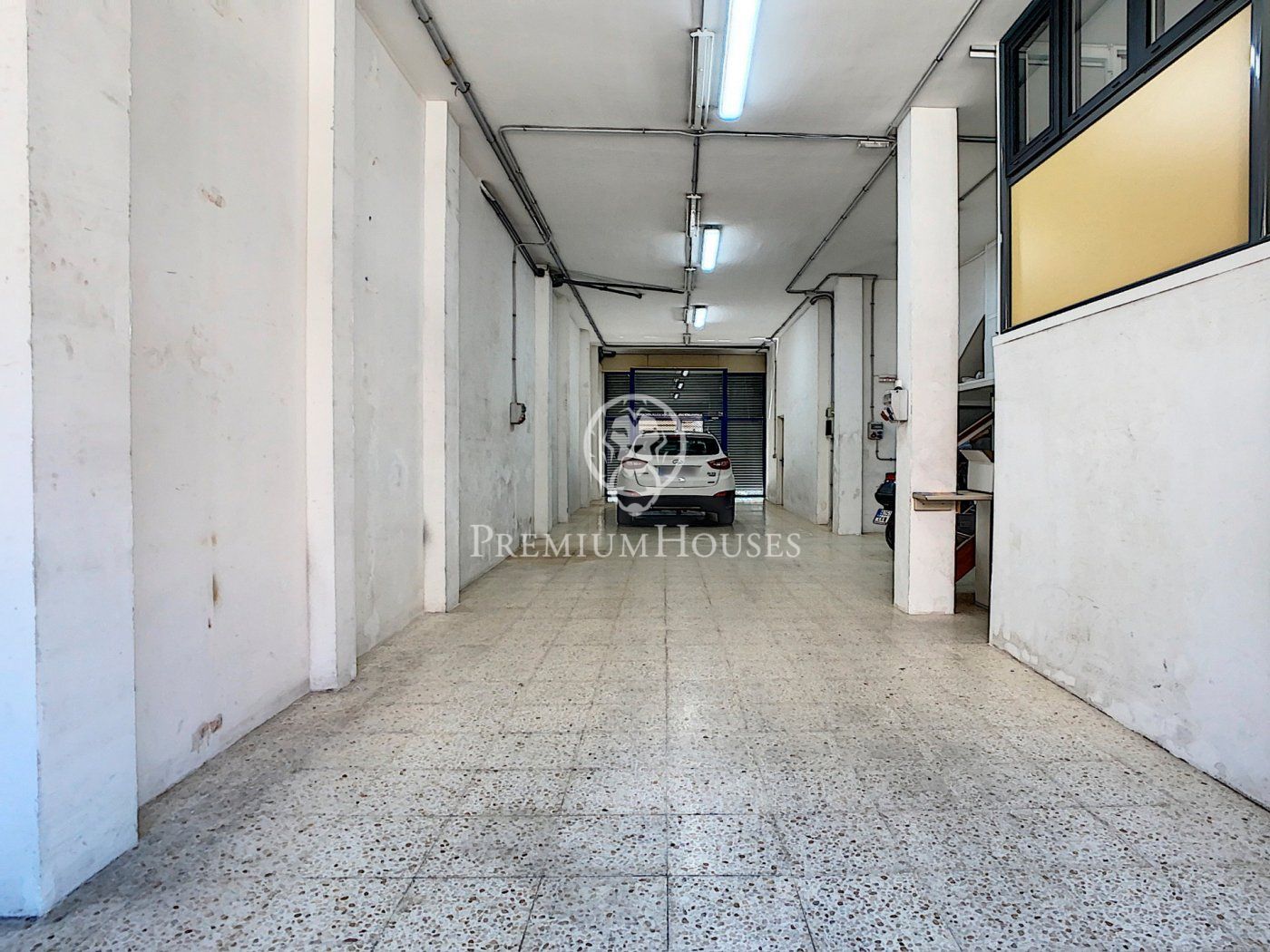 Venda de casa amb local comercial i ascensor a Pineda de Mar