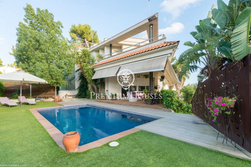 Casa con piscina a la venta en la urbanización Cinco Estrellas de El Catllar