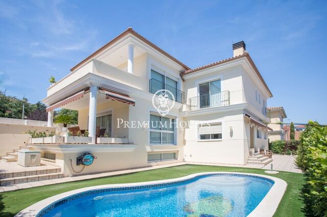 Casa unifamiliar en venta con bonitas vista a mar en Premià de Dalt
