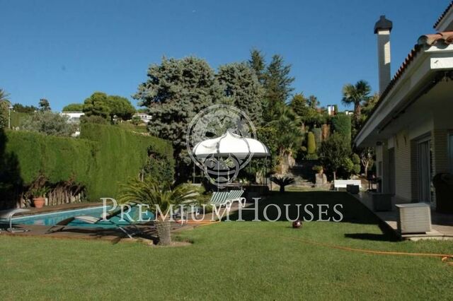 Casa en venta con fabulosas vistas y piscina en Alella