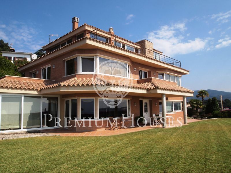 Exclusiva propietat en venda amb espectaculars vistes a Sant Cebrià de Vallalta