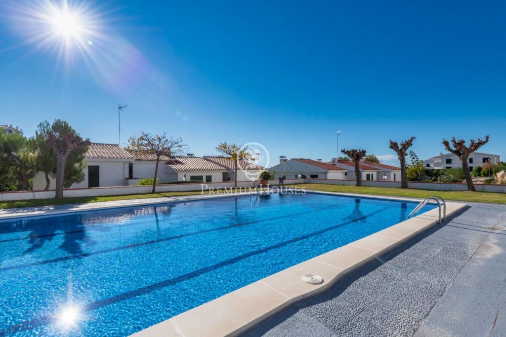 Apartamento en venta con piscina comunitaria en Aiguadolç