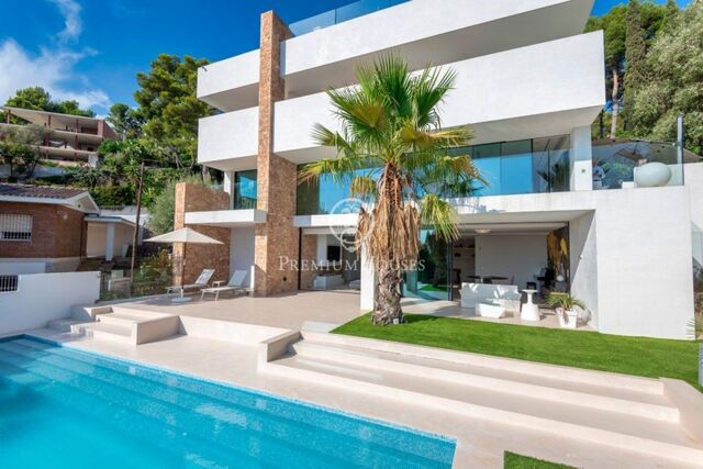 Espectacular villa de excelente construcción a la venta en la mejor zona de Castelldefels