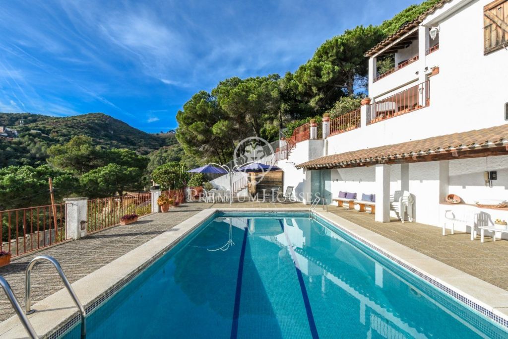 Casa en venta con piscina e impresionantes vistas en Alella