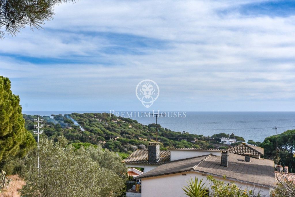 Terreno en venta con vistas al mar y a la montaña en Sant Pol de Mar
