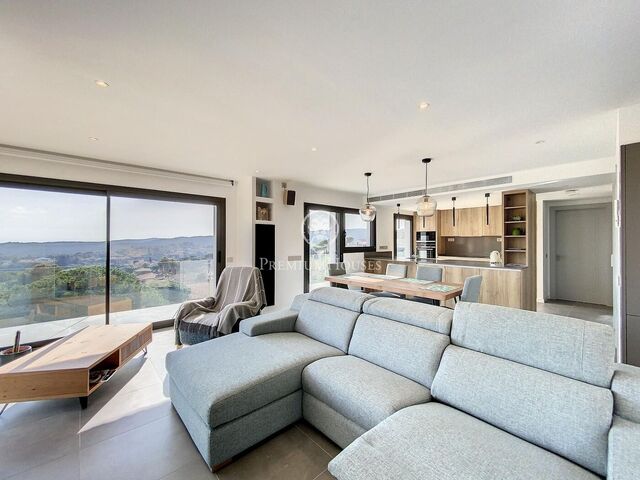Nouvelle promotion de maison individuelle à vendre avec vues sur la mer à Lloret de Mar