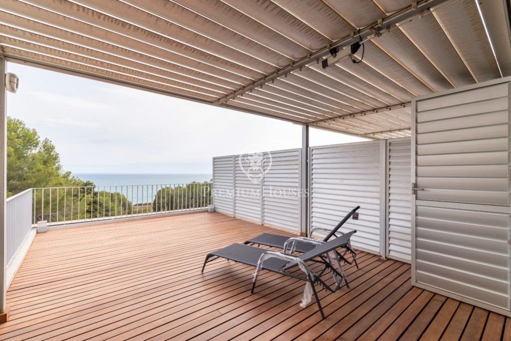 Moderno dúplex con vistas panorámicas al mar en Casas del Mar