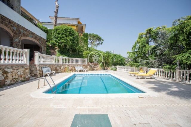 Fantástica casa con espectaculares vistas y piscina en venta en Cabrils