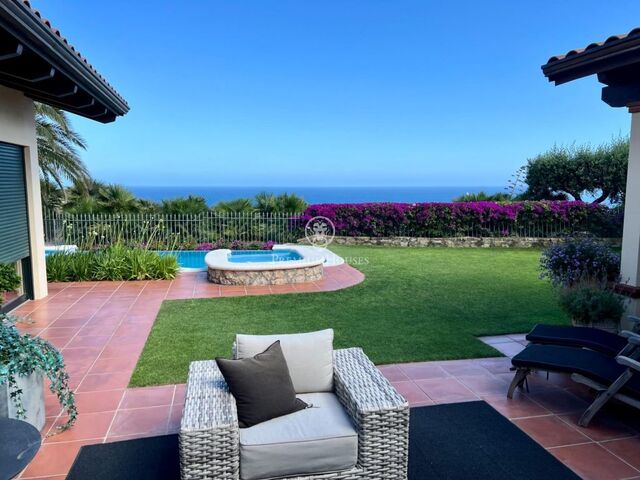 Maison de style méditerranéen avec vue sur la mer à vendre à Montgavina, Sitges