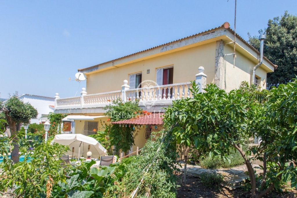 Casa en venta con piscina en Arenys de Mar