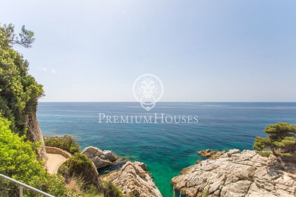 Casa en venta en Lloret de Mar con maravillosas vistas al Mar Mediterráneo.
