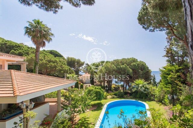 Maison à vendre à Lloret de Mar avec vues magnifiques sur la mer Méditerranée.