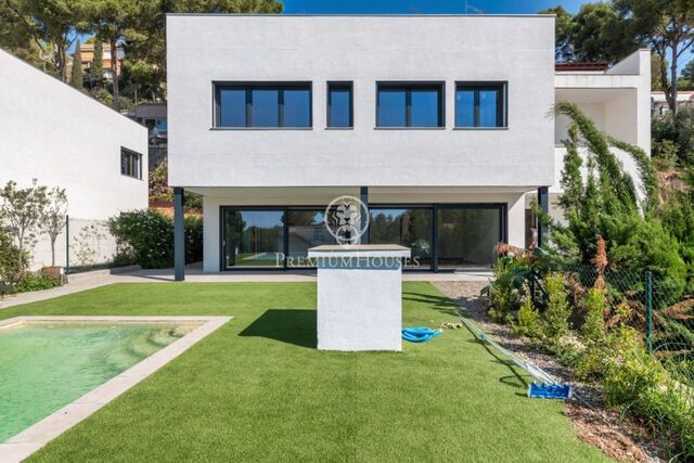 Casa minimalista d'obra nova en lloguer en Rat Penat, Les Botigues de Sitges