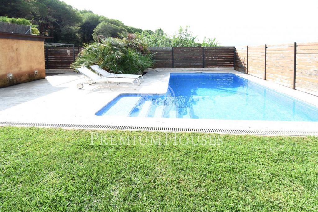Detached house for rent 900 m from the beach in Sant Pol de Mar