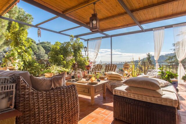 Casa en venda a Alella amb àmplies vistes a la mar i a la muntanya